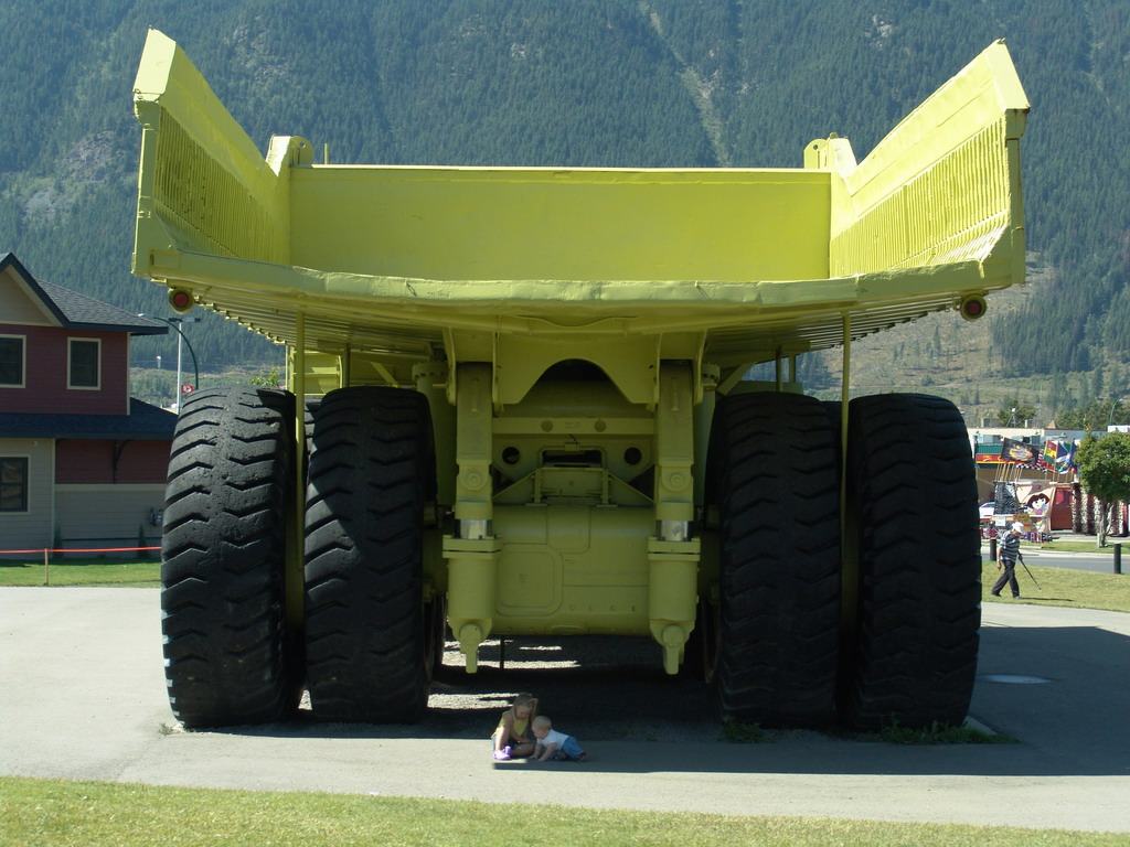 Самая большая машина фото. Terex 33-19 Titan БЕЛАЗ-75710. Terex 33-19 Titan. БЕЛАЗ И монстр трак. Огромные машины.