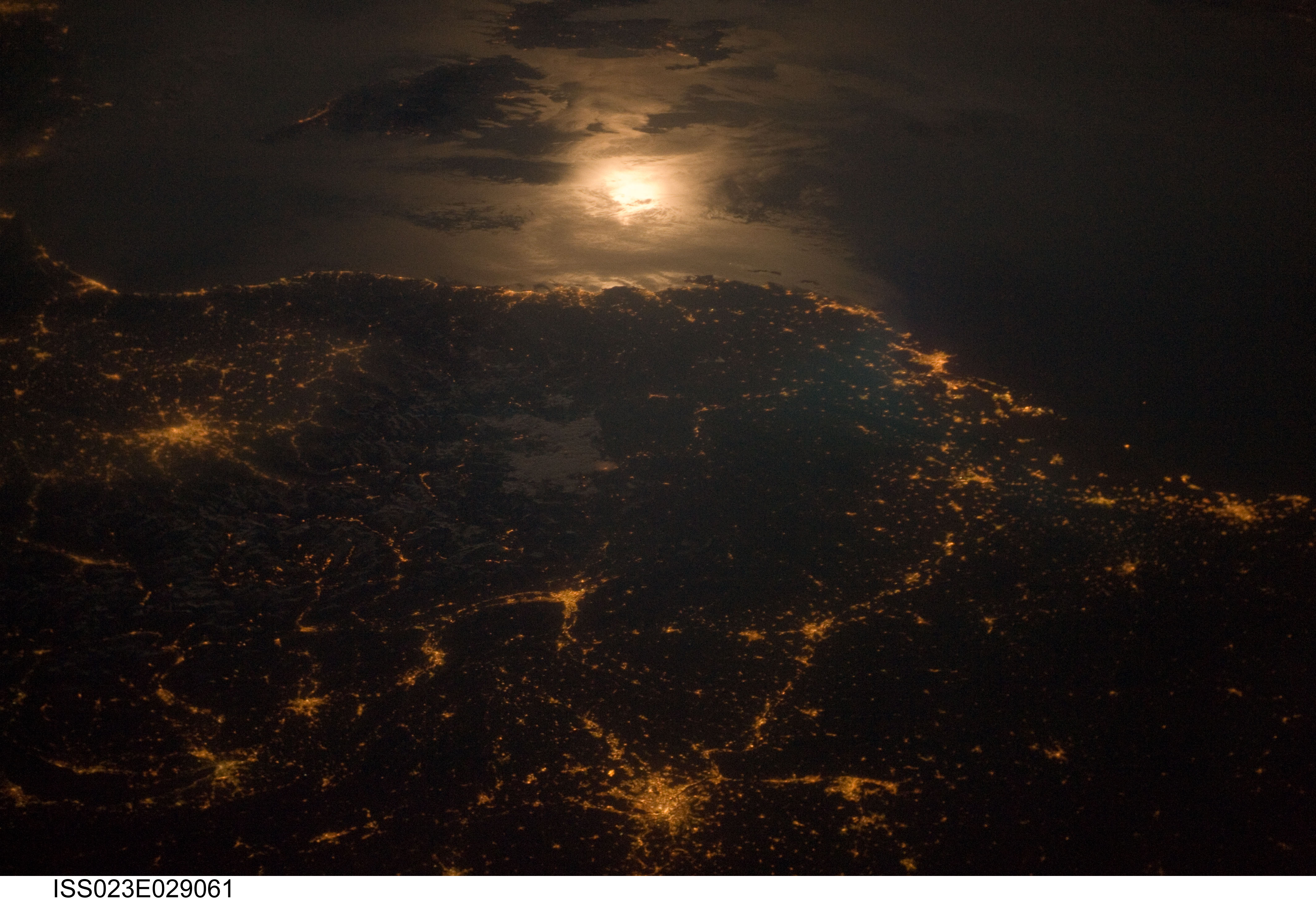 Space view. Планета земля ночью. Ночной вид из космоса. Ночной вид земля. Ночной город с космоса.