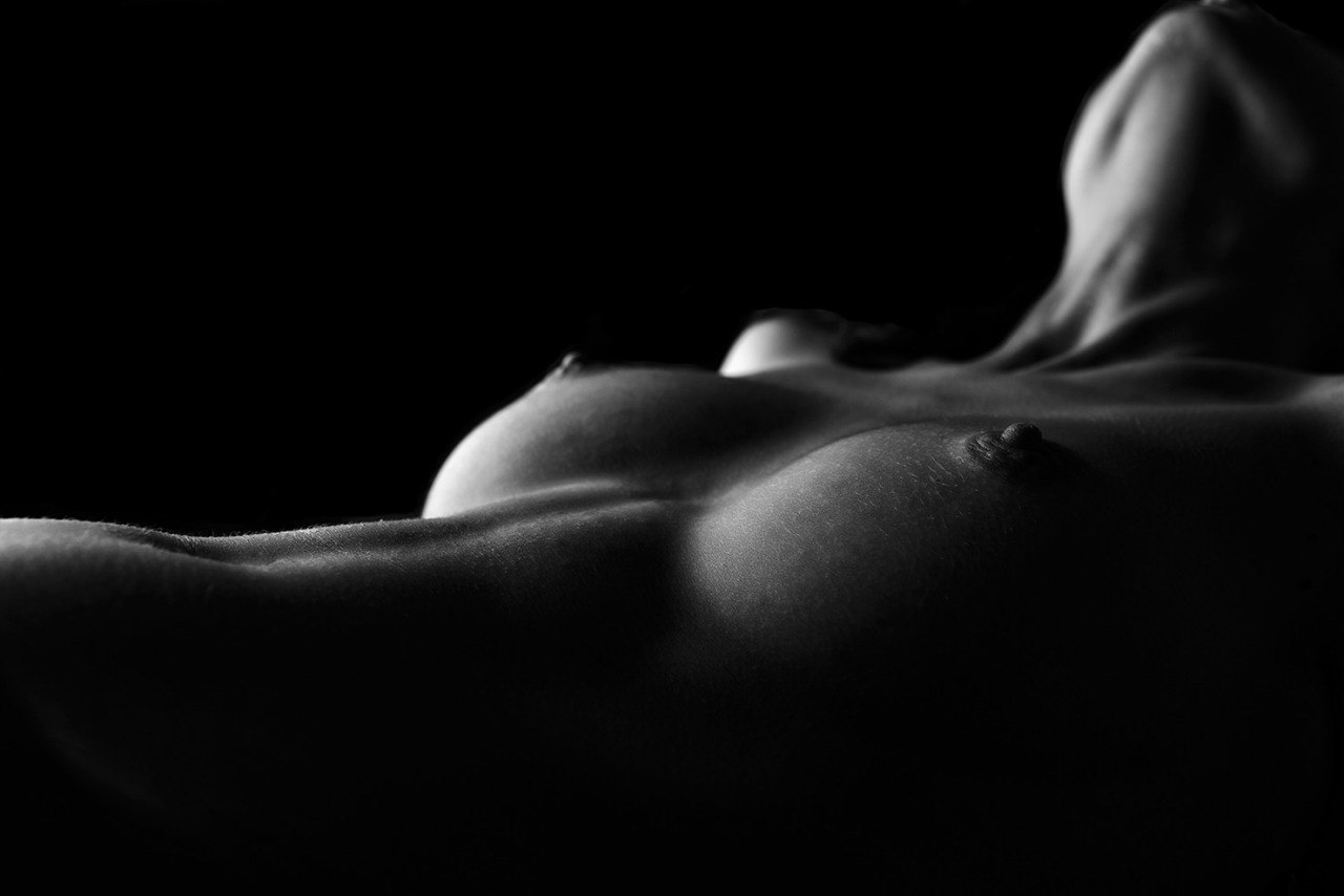 черно белые картинки женской груди фото 118