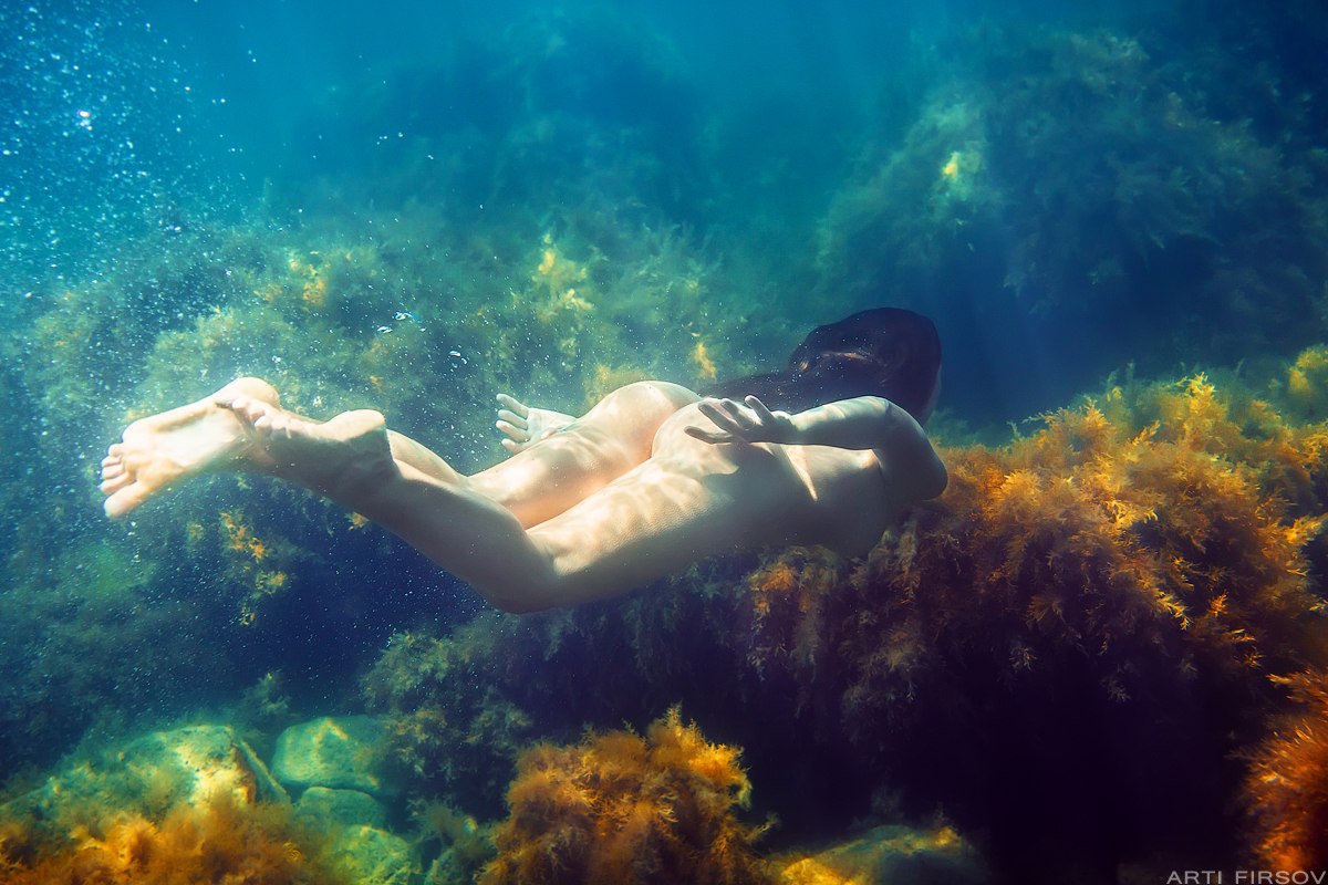 голая женщина на воде фото фото 103