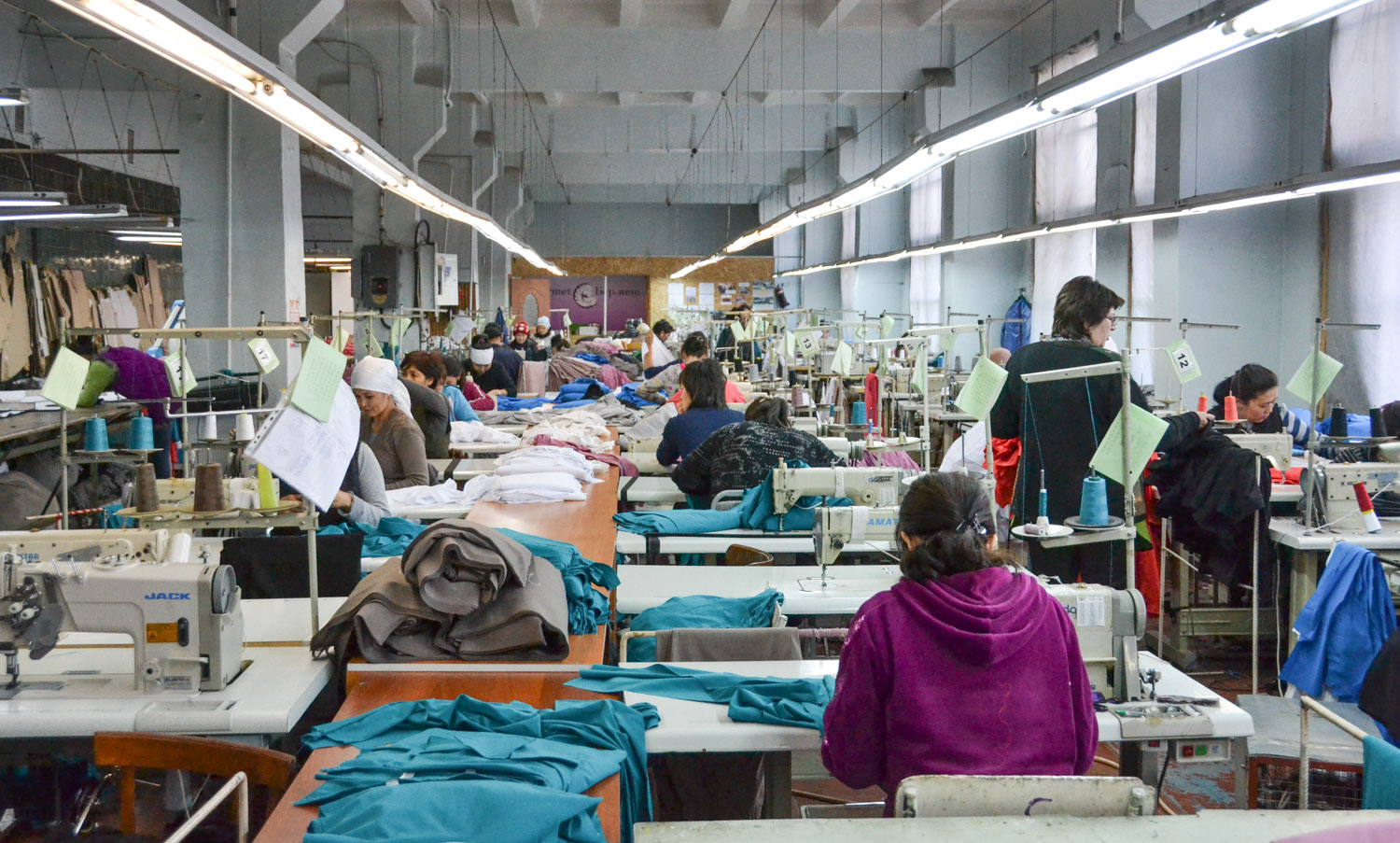 Фабрика киргизия одежда. Легкая промышленность Кыргызской Республики. Текстильная и швейная промышленность. Текстильная и легкая промышленность. Швейная легкая промышленность.